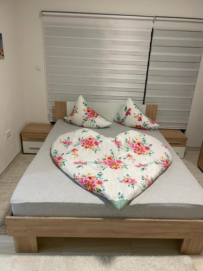 Apartman Cuprija Cazin Esterno foto