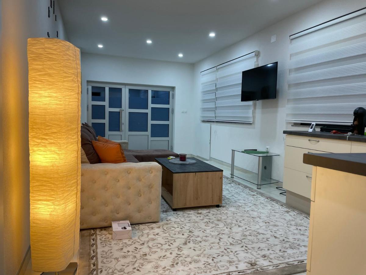 Apartman Cuprija Cazin Esterno foto