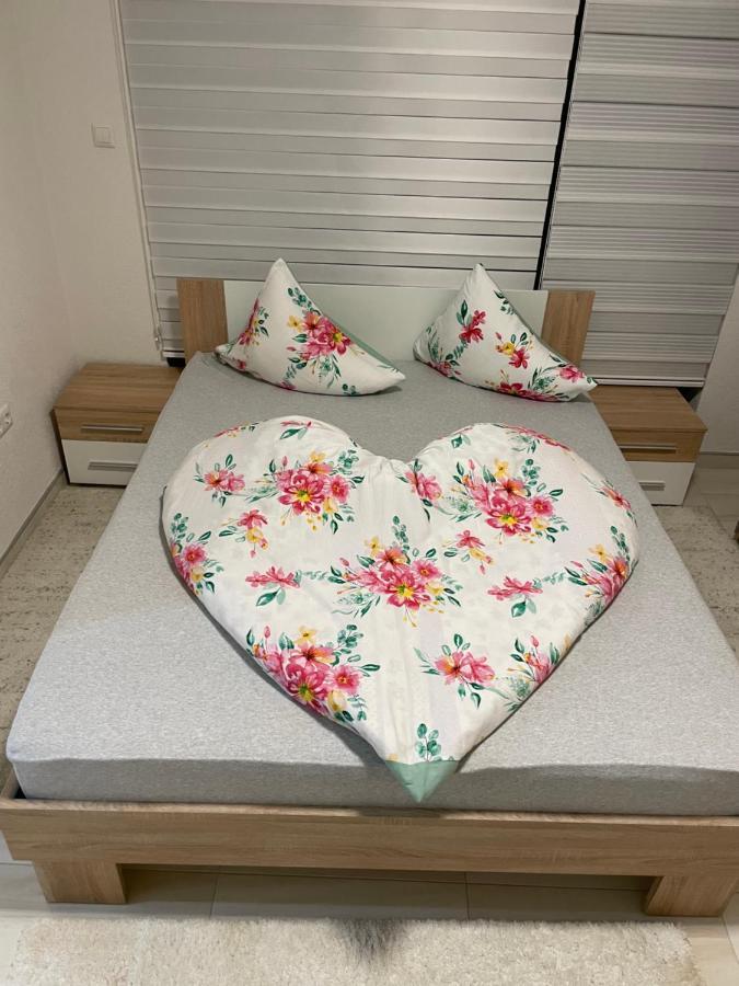 Apartman Cuprija Cazin Esterno foto