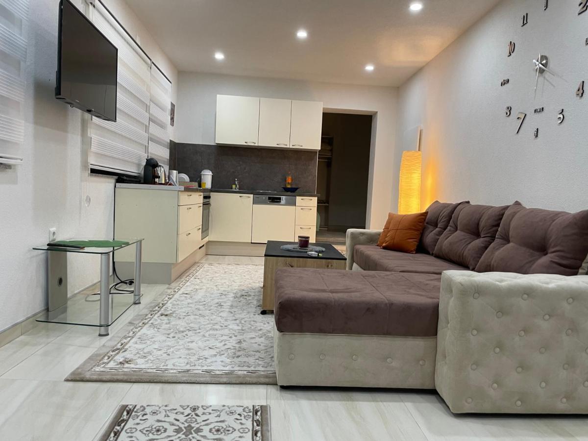 Apartman Cuprija Cazin Esterno foto